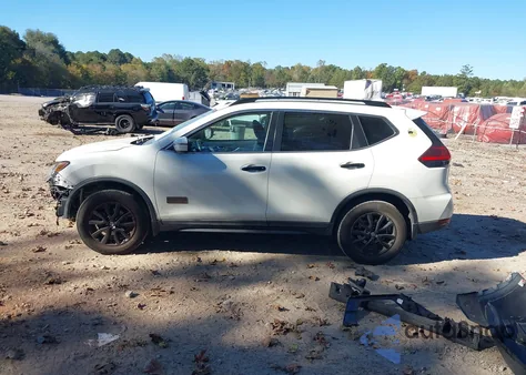 2017 Nissan Rogue Sv z USA, uszkodzony, nr VIN 5N1AT2MV5HC768608